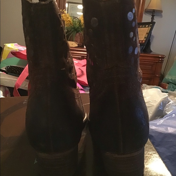 Boots - Picture 3 of 3